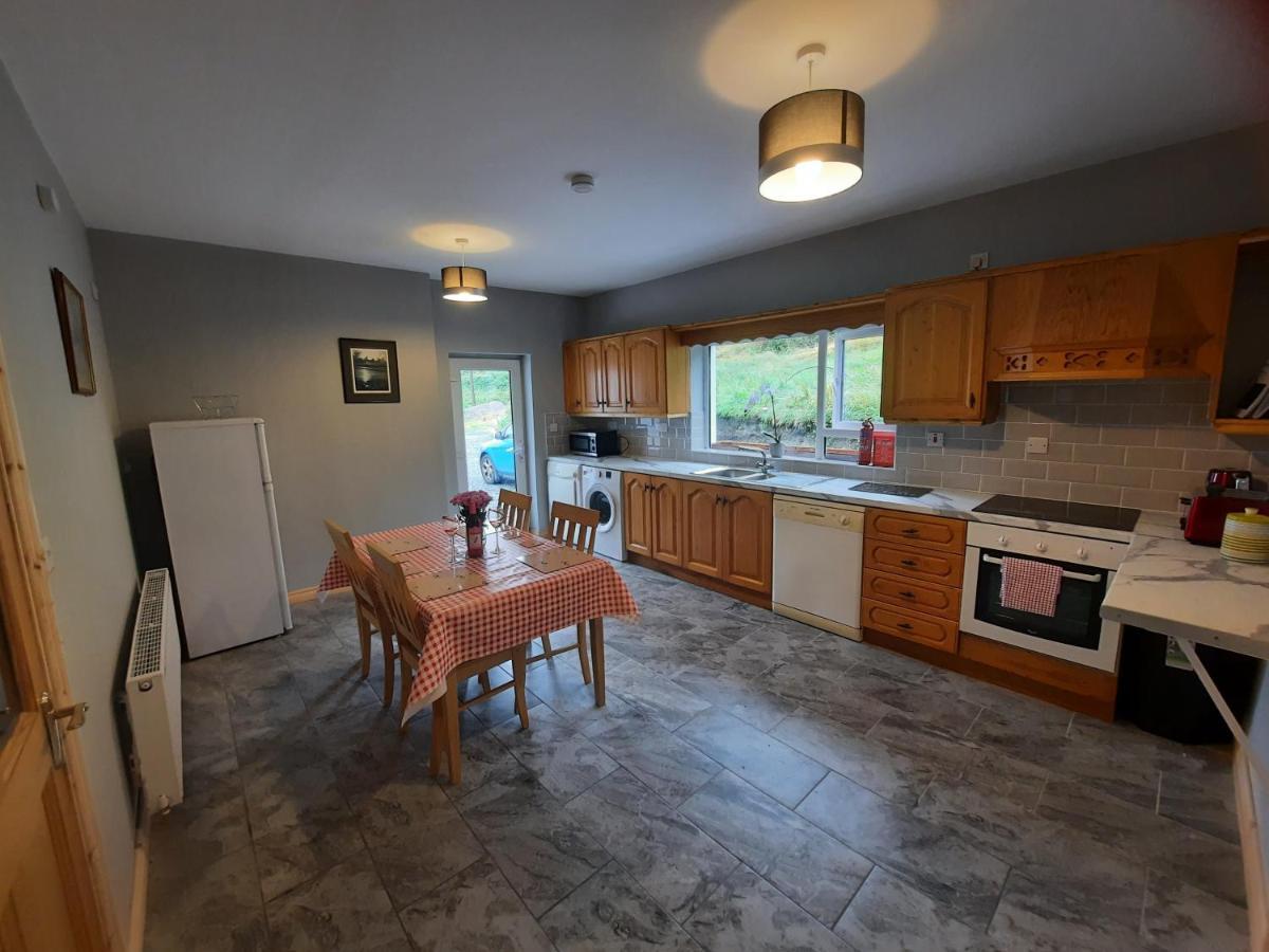 Conneelys Cottage, Connemara, Clifden, H71Y096 Kültér fotó