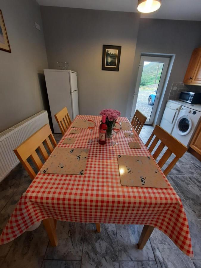 Conneelys Cottage, Connemara, Clifden, H71Y096 Kültér fotó